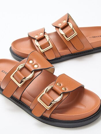 Sandália rasteira com tiras duplas