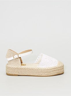 Sandálias abertas em macramé - Kiabi