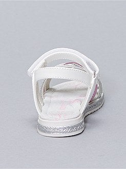 Sandálias brilhantes e com verniz - Kiabi