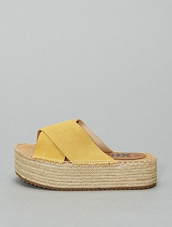 Sandálias chinelas em pele 'Xti' - Kiabi