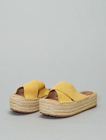 Sandálias chinelas em pele 'Xti' - Kiabi