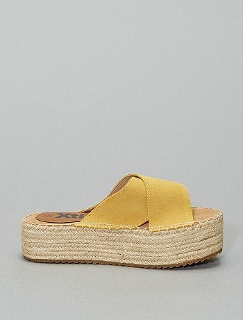 Sandálias chinelas em pele 'Xti' - Kiabi