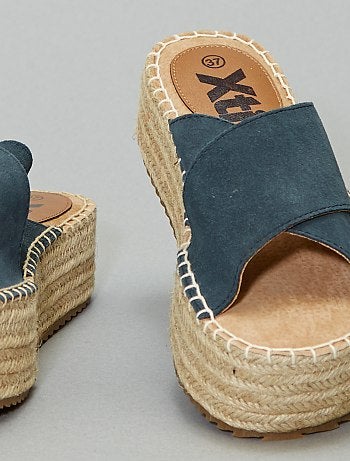 Sandálias chinelas em pele 'Xti' - Kiabi