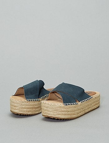 Sandálias chinelas em pele 'Xti' - Kiabi