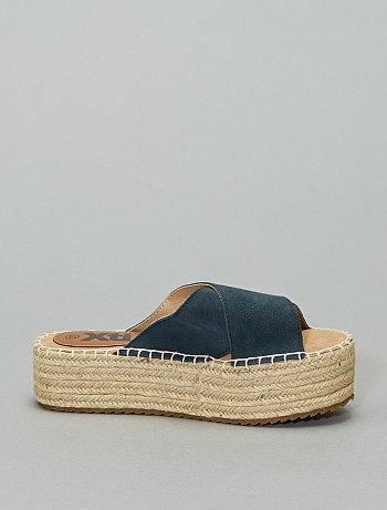 Sandálias chinelas em pele 'Xti' - Kiabi