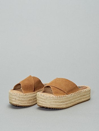 Sandálias chinelas em pele 'Xti' - Kiabi