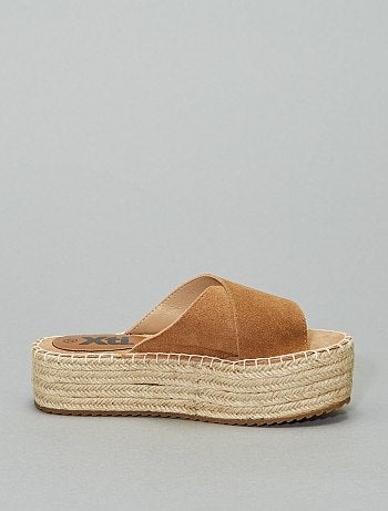 Sandálias chinelas em pele 'Xti' - Kiabi