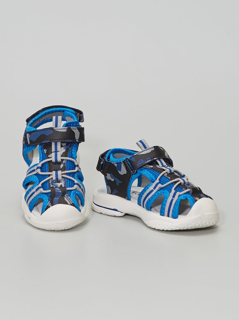 Sandálias com estampado 'camuflagem' Azul/ Preto - Kiabi