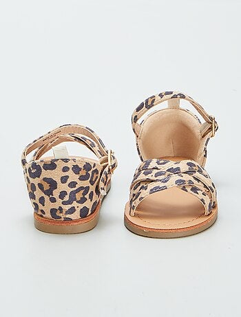 Sandálias com estampado leopardo