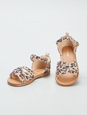 Sandálias com estampado leopardo