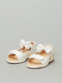 Sandálias com laço - Kiabi