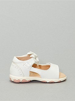 Sandálias com laço - Kiabi