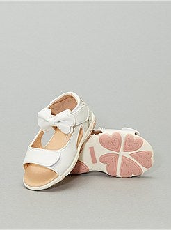 Sandálias com laço - Kiabi