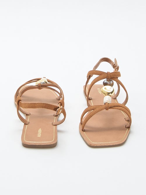 Sandálias com pormenores de joias - Kiabi