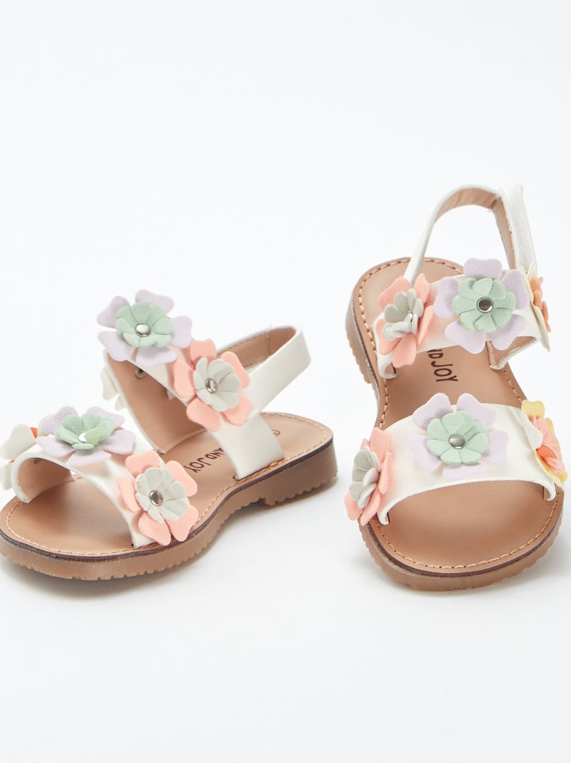Sandálias com pormenores floris em relevo BRANCO - Kiabi