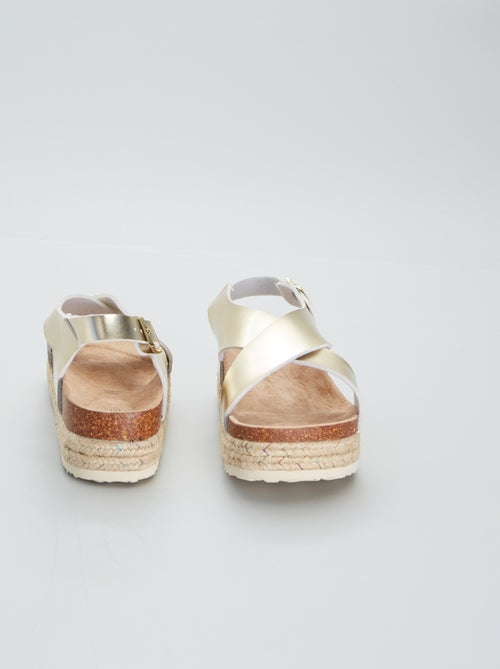 Sandálias com sola grossa - Kiabi