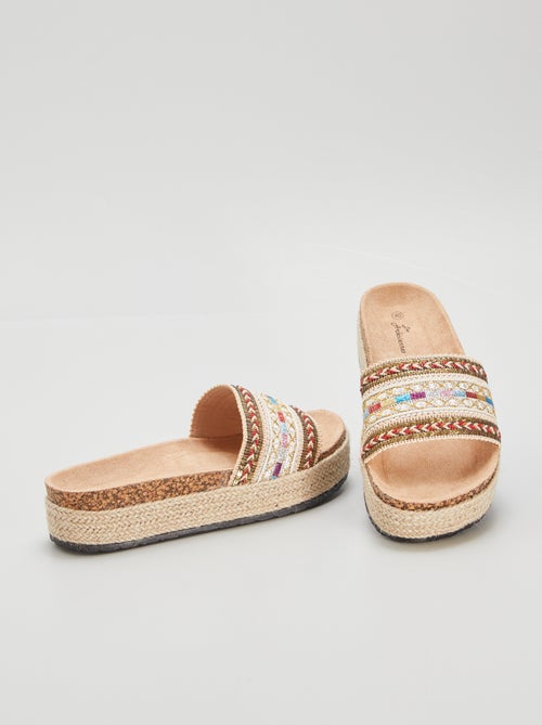 Sandálias com sola grossa - Kiabi