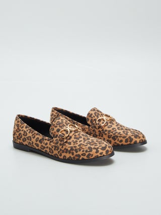 Sandálias com sola rasa e estampado leopardo