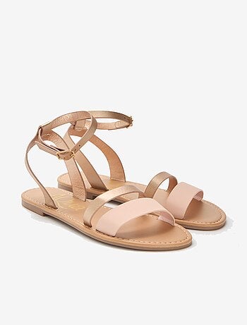 Sandálias com tira no tornozelo