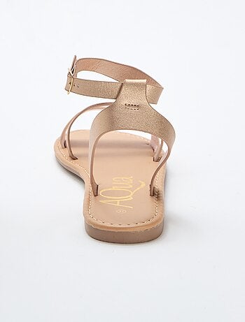 Sandálias com tira no tornozelo