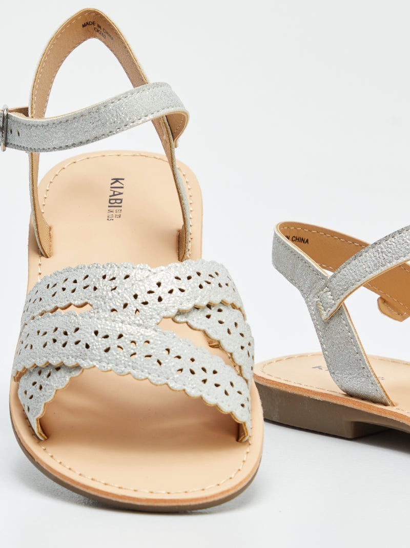 Sandálias com tiras ajuradas CINZA - Kiabi