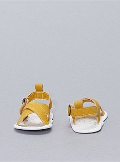 Sandálias com tiras de velcro - Kiabi