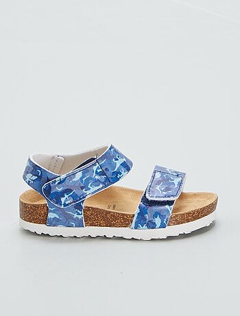 Sandálias com tiras de velcro