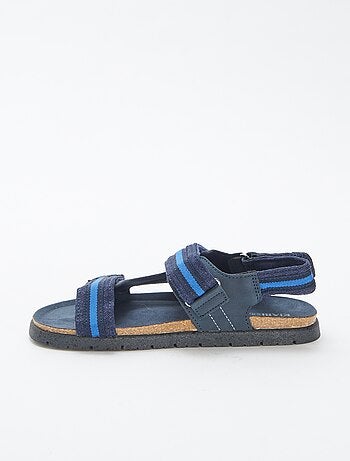 Sandálias com tiras de velcro