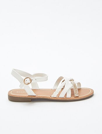 Sandálias com várias tiras