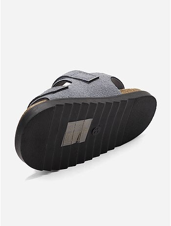 Sandálias com velcro