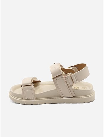 Sandálias com velcro