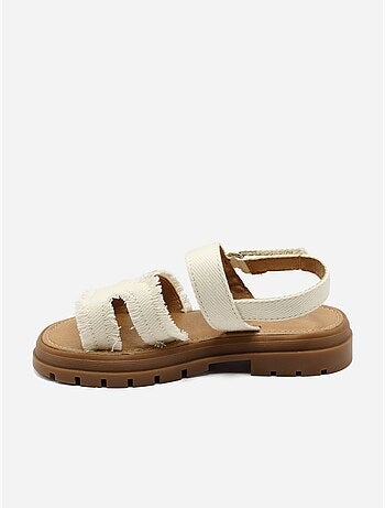 Sandálias com velcro