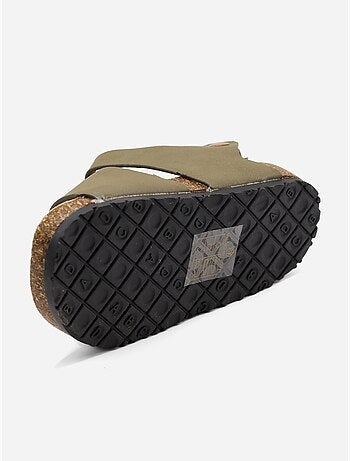 Sandálias com velcro