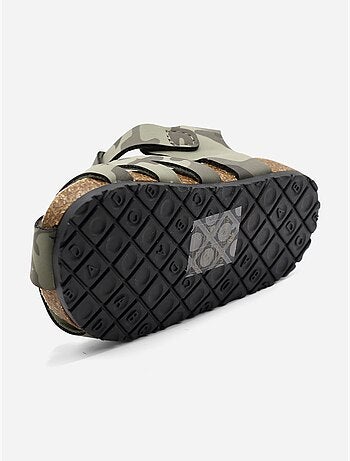 Sandálias com velcro