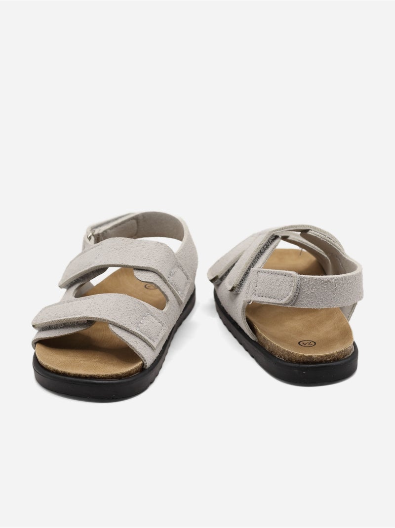 Sandálias com velcro Cinza - Kiabi