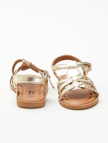 Sandálias com velcro e tiras cruzadas