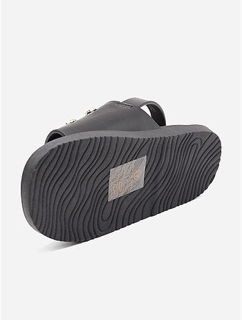Sandálias com velcro