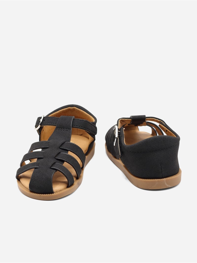 Sandálias com velcro Preto - Kiabi