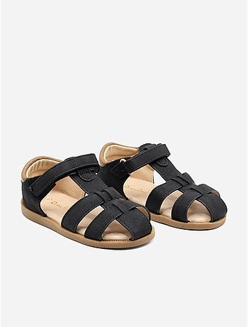 Sandálias com velcro