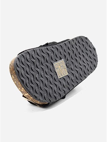 Sandálias com velcro