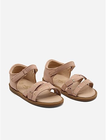 Sandálias com velcro
