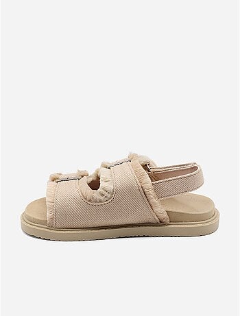 Sandálias com velcro