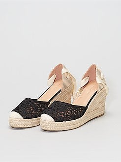 Sandálias compensadas efeito entrançado e macramé - Kiabi