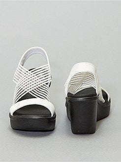 Sandálias compensadas 'Skechers' - Kiabi