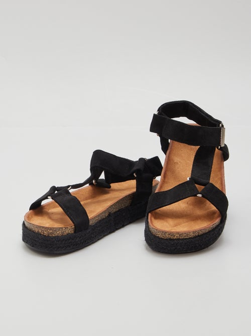 Sandálias de camurça com sola grossa - Kiabi