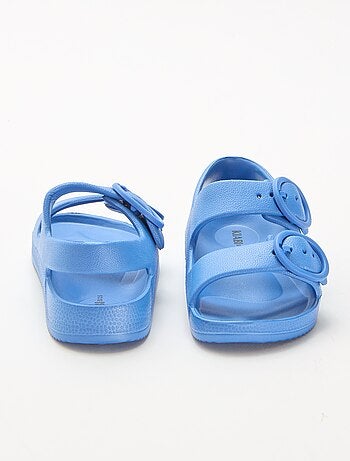 Sandálias de plástico