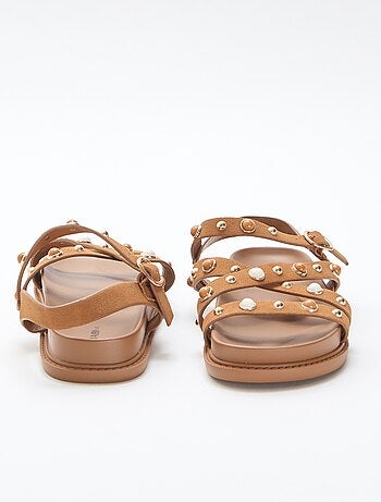 Sandálias de plataforma com tiras de tachas