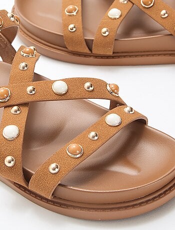 Sandálias de plataforma com tiras de tachas