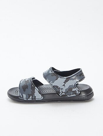 Sandálias de praia com tiras de velcro