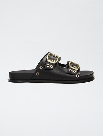 Sandálias de tiras duplas com ilhós